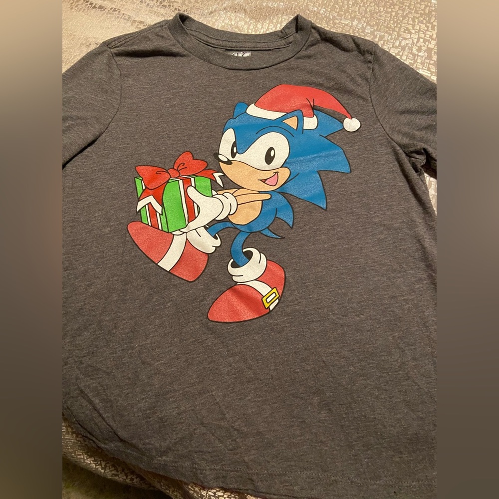 Boys youth Sonic Christmas tee